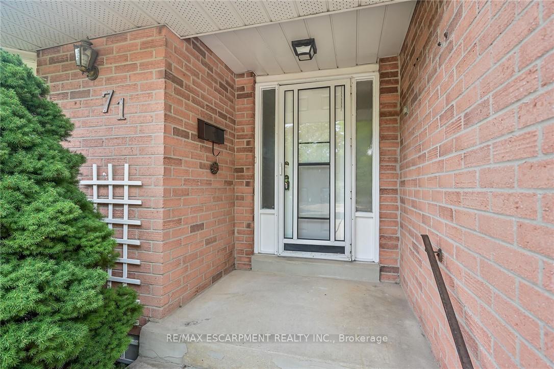 Photo 4 of 71 Kennard Street, Hamilton, Stoney Creek Mountain — HOMEH