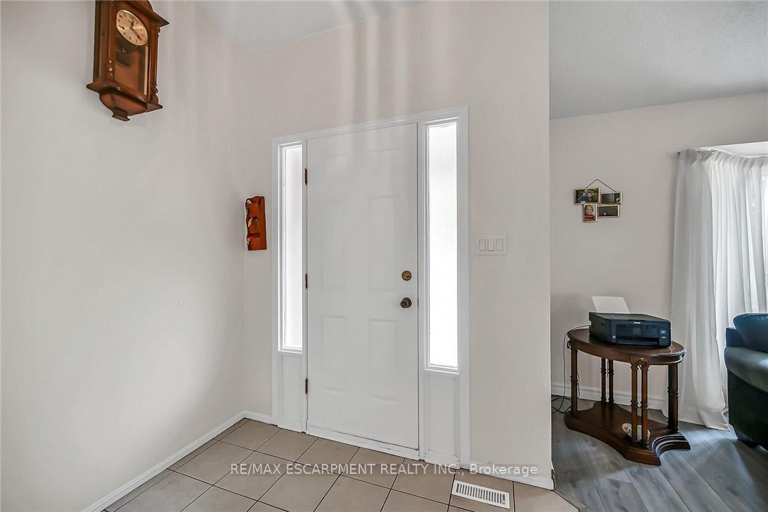 Photo 5 of 71 Kennard Street, Hamilton, Stoney Creek Mountain — HOMEH