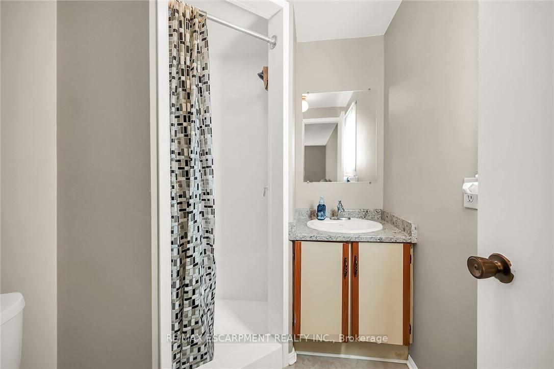 Photo 23 of 71 Kennard Street, Hamilton, Stoney Creek Mountain — HOMEH