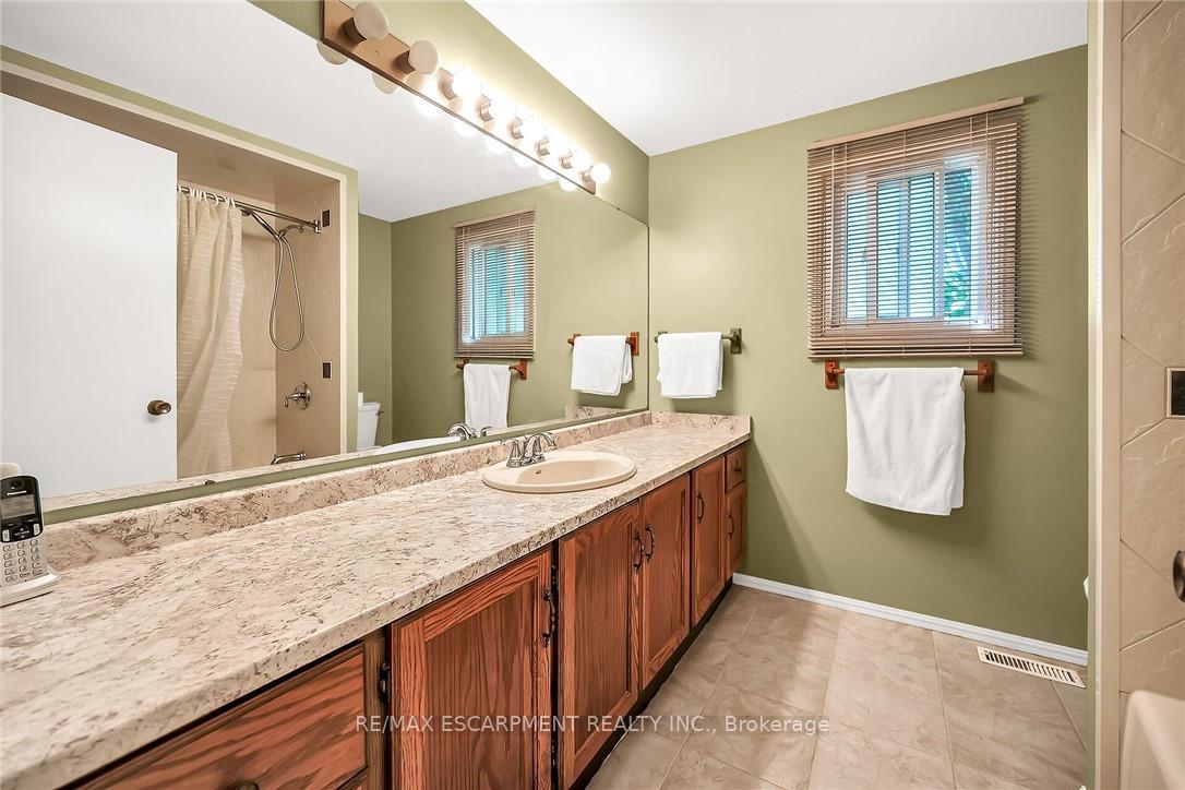 Photo 28 of 71 Kennard Street, Hamilton, Stoney Creek Mountain — HOMEH