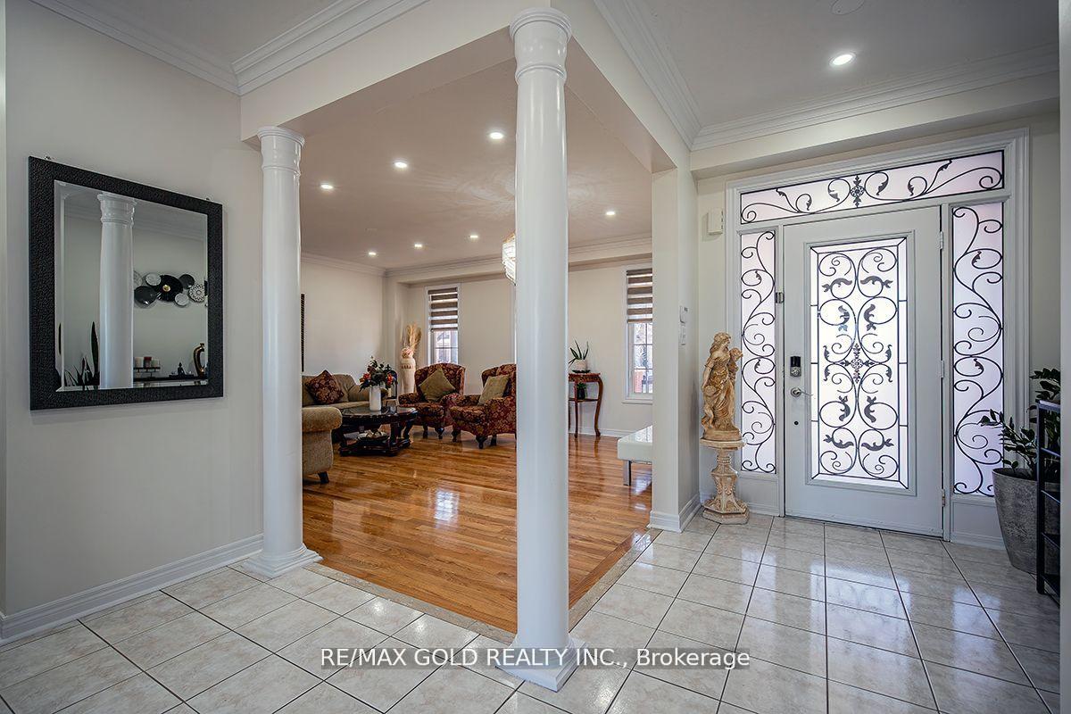 Photo 5 of 17 Yellow Pine Road, Brampton, Bram East — HOMEH