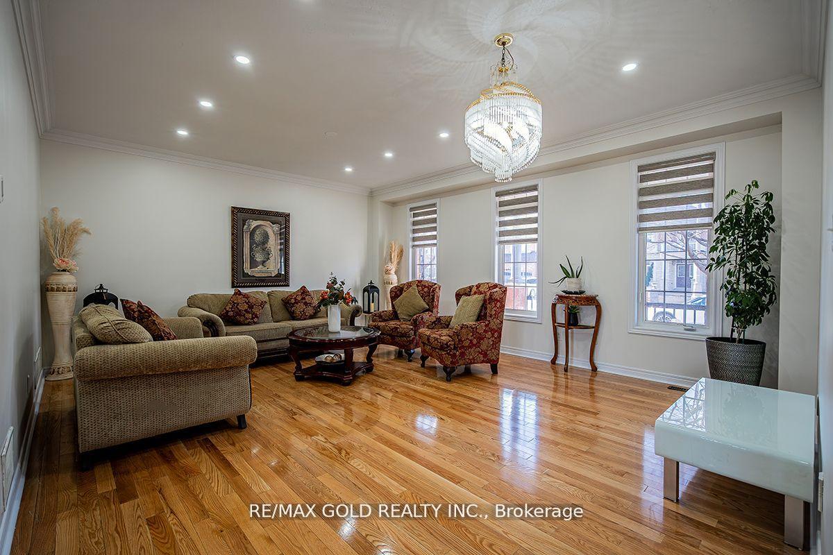 Photo 6 of 17 Yellow Pine Road, Brampton, Bram East — HOMEH