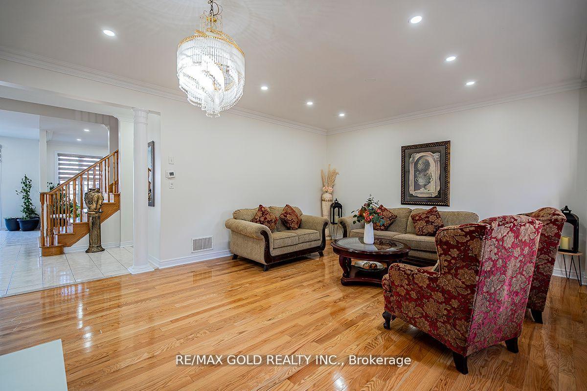 Photo 7 of 17 Yellow Pine Road, Brampton, Bram East — HOMEH
