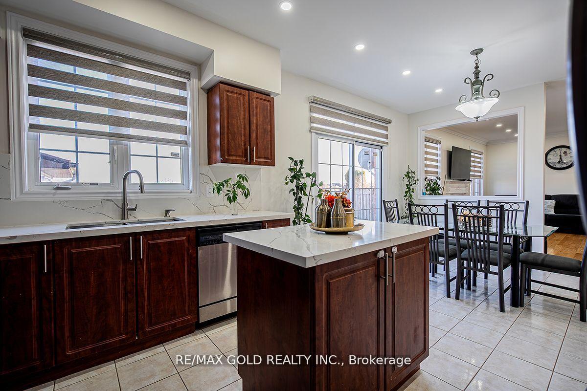 Photo 13 of 17 Yellow Pine Road, Brampton, Bram East — HOMEH