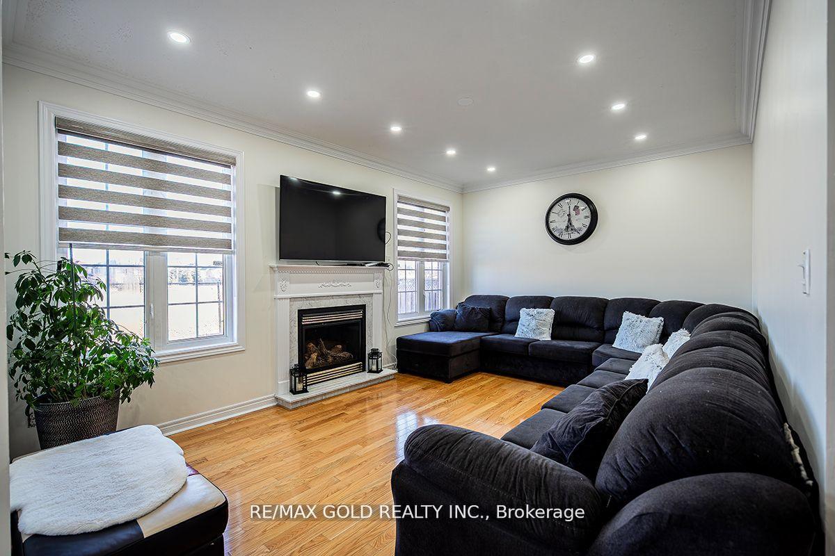 Photo 14 of 17 Yellow Pine Road, Brampton, Bram East — HOMEH