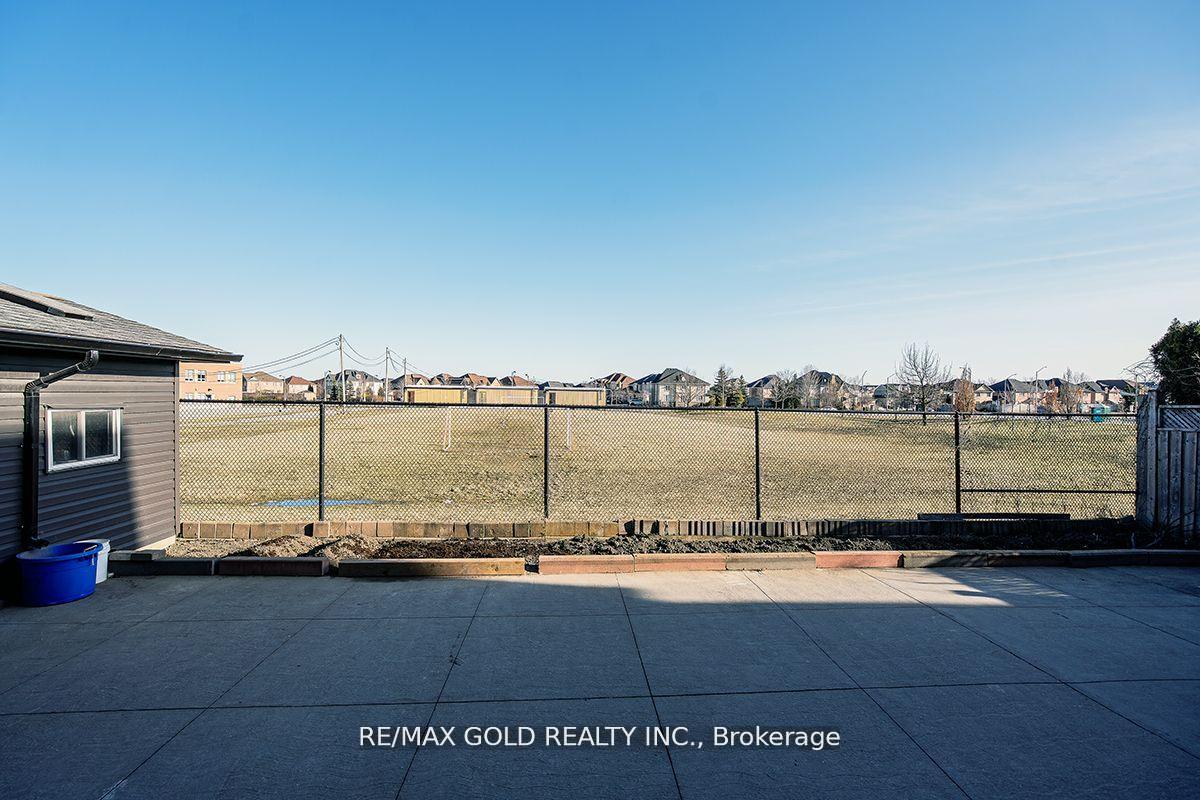 Photo 18 of 17 Yellow Pine Road, Brampton, Bram East — HOMEH