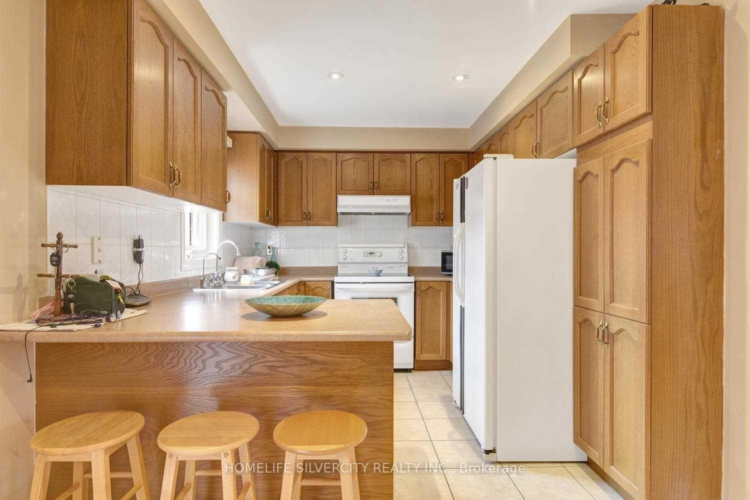 Photo 6 of 10 Trevino Crescent, Brampton, Bram East — HOMEH