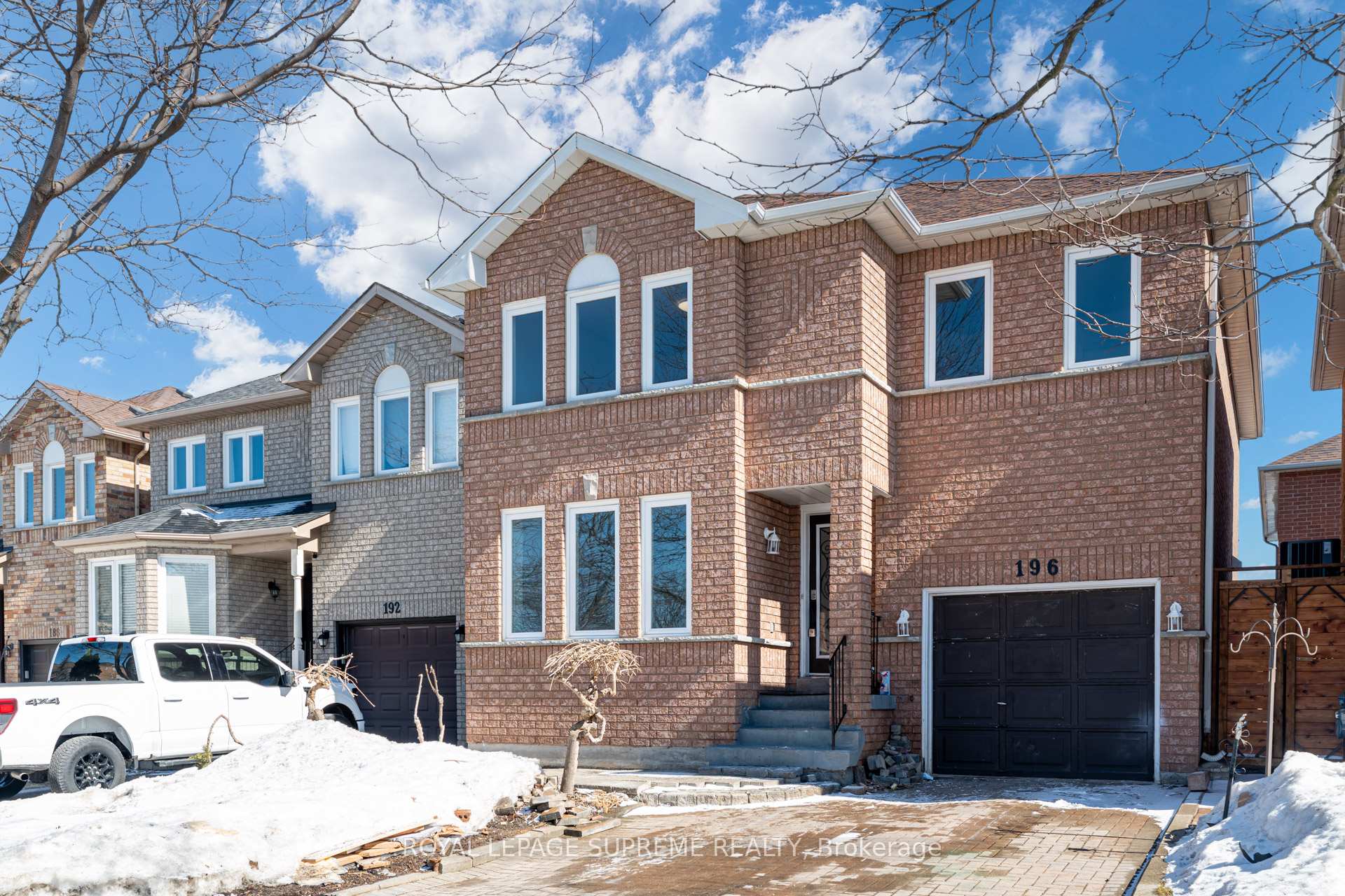 Photo 2 of 196 Matthew Drive, Vaughan, East Woodbridge — HOMEH