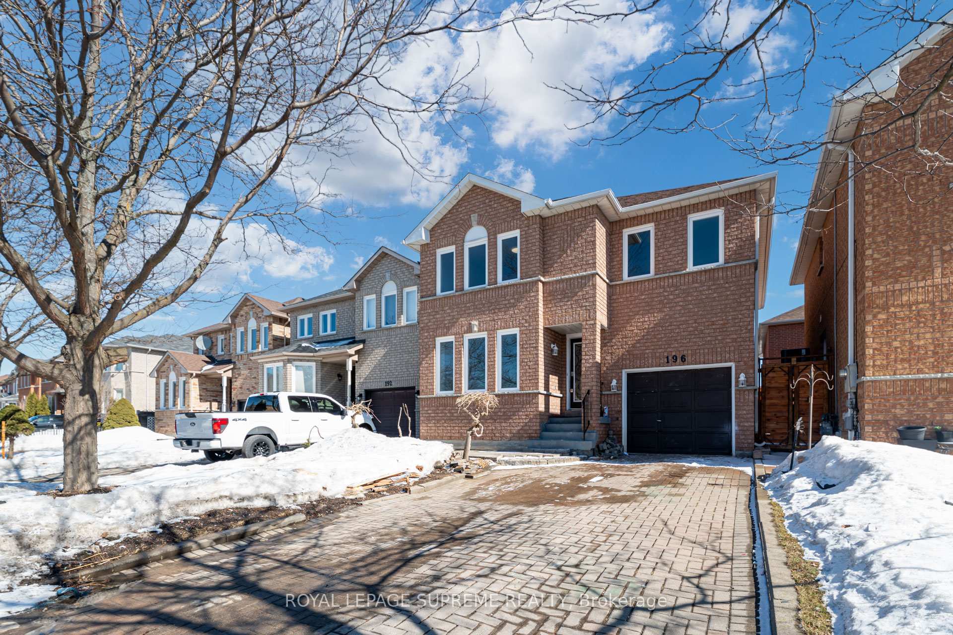 Photo 3 of 196 Matthew Drive, Vaughan, East Woodbridge — HOMEH