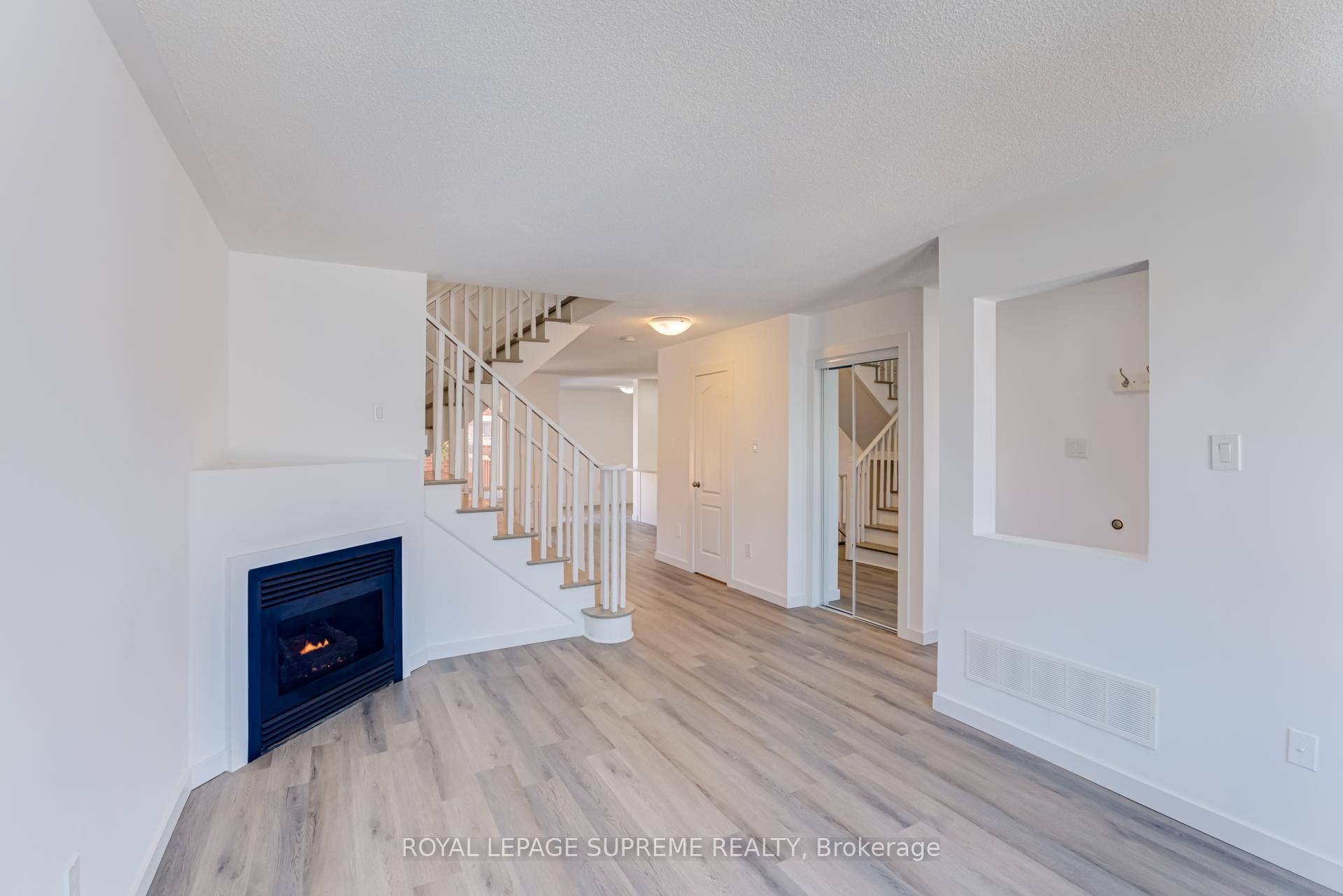 Photo 6 of 196 Matthew Drive, Vaughan, East Woodbridge — HOMEH
