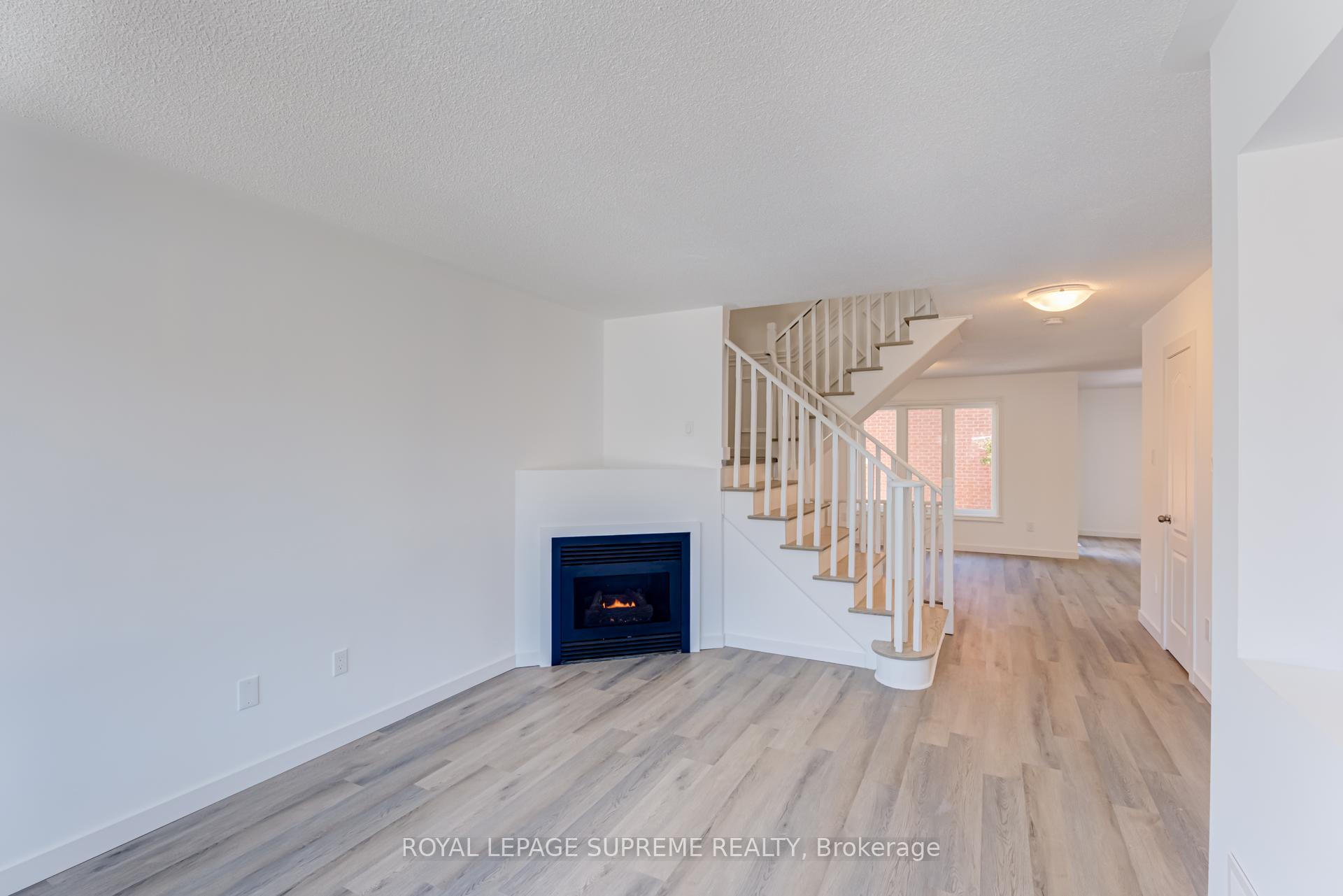Photo 7 of 196 Matthew Drive, Vaughan, East Woodbridge — HOMEH