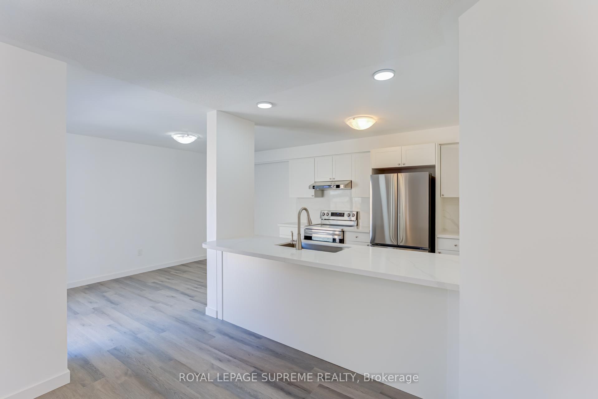 Photo 15 of 196 Matthew Drive, Vaughan, East Woodbridge — HOMEH