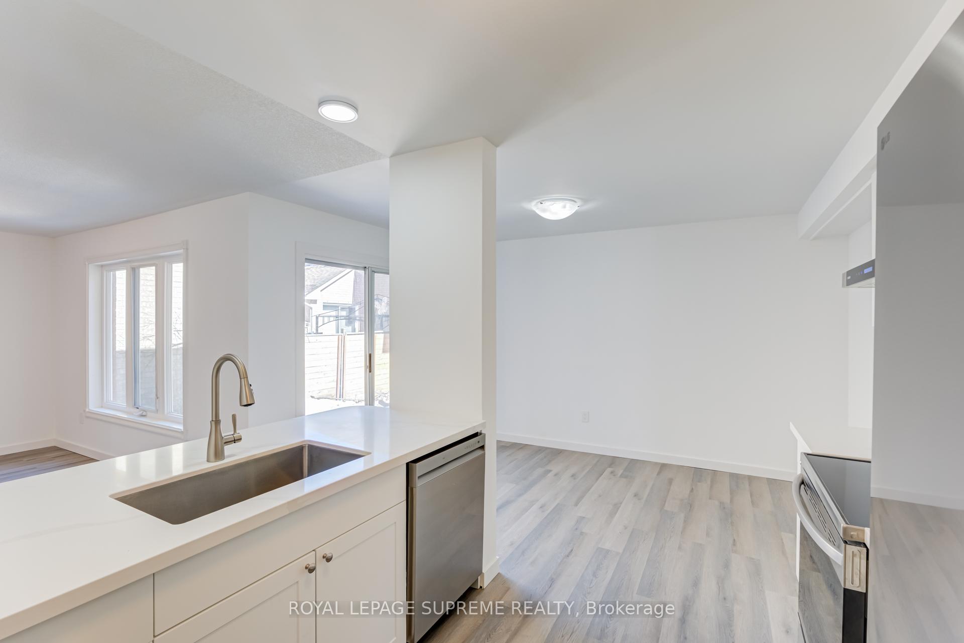 Photo 17 of 196 Matthew Drive, Vaughan, East Woodbridge — HOMEH