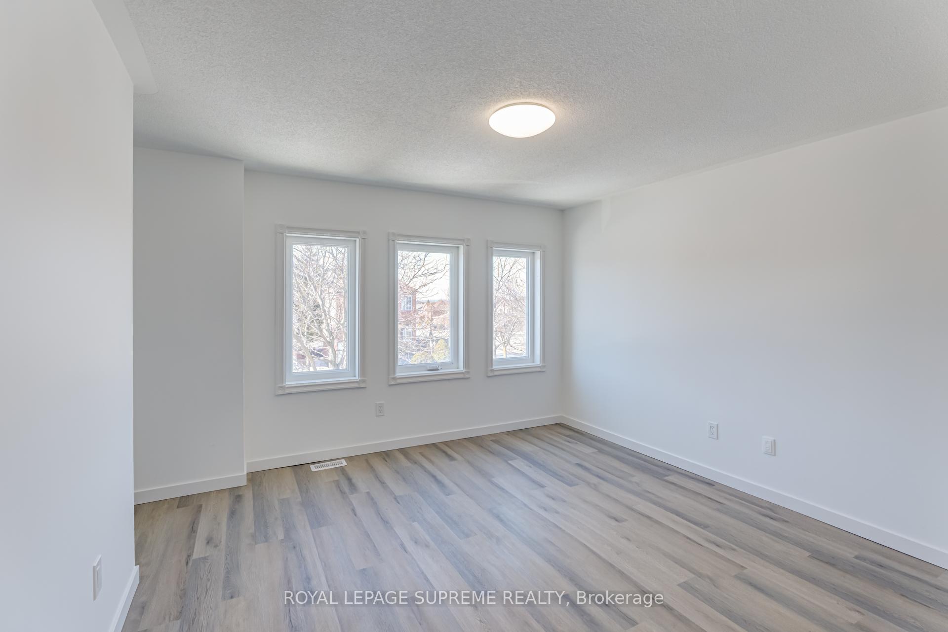 Photo 23 of 196 Matthew Drive, Vaughan, East Woodbridge — HOMEH