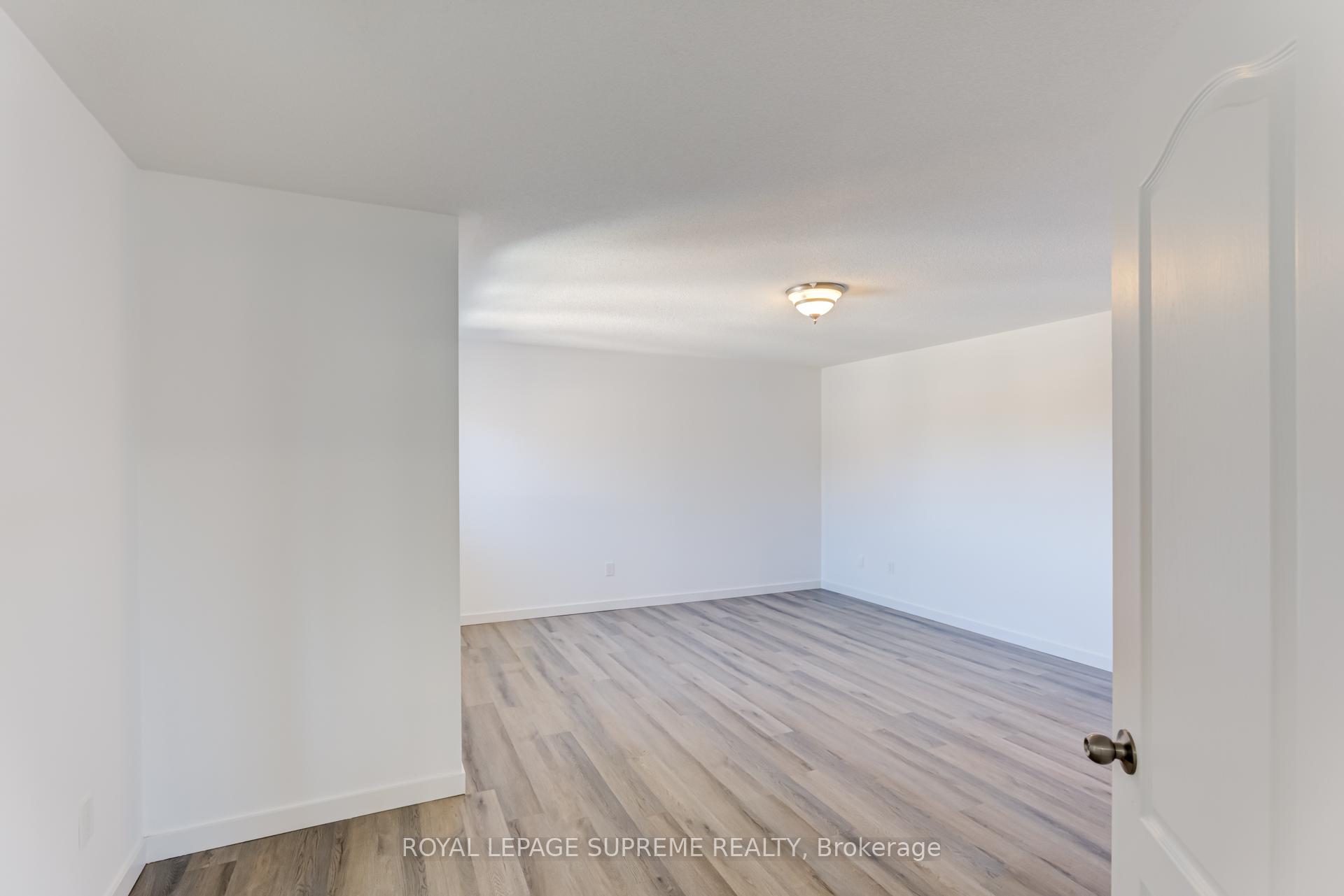 Photo 33 of 196 Matthew Drive, Vaughan, East Woodbridge — HOMEH