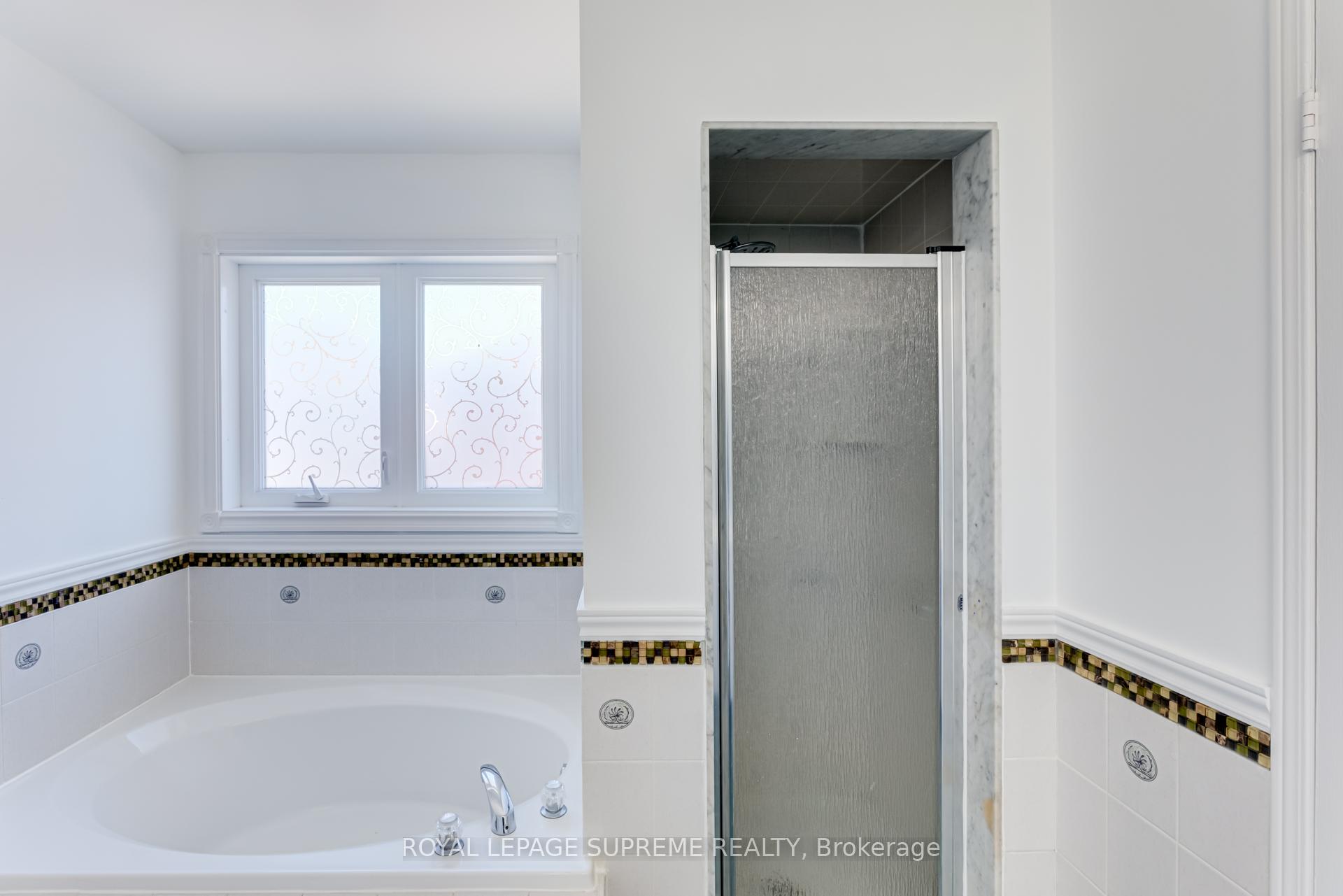 Photo 38 of 196 Matthew Drive, Vaughan, East Woodbridge — HOMEH