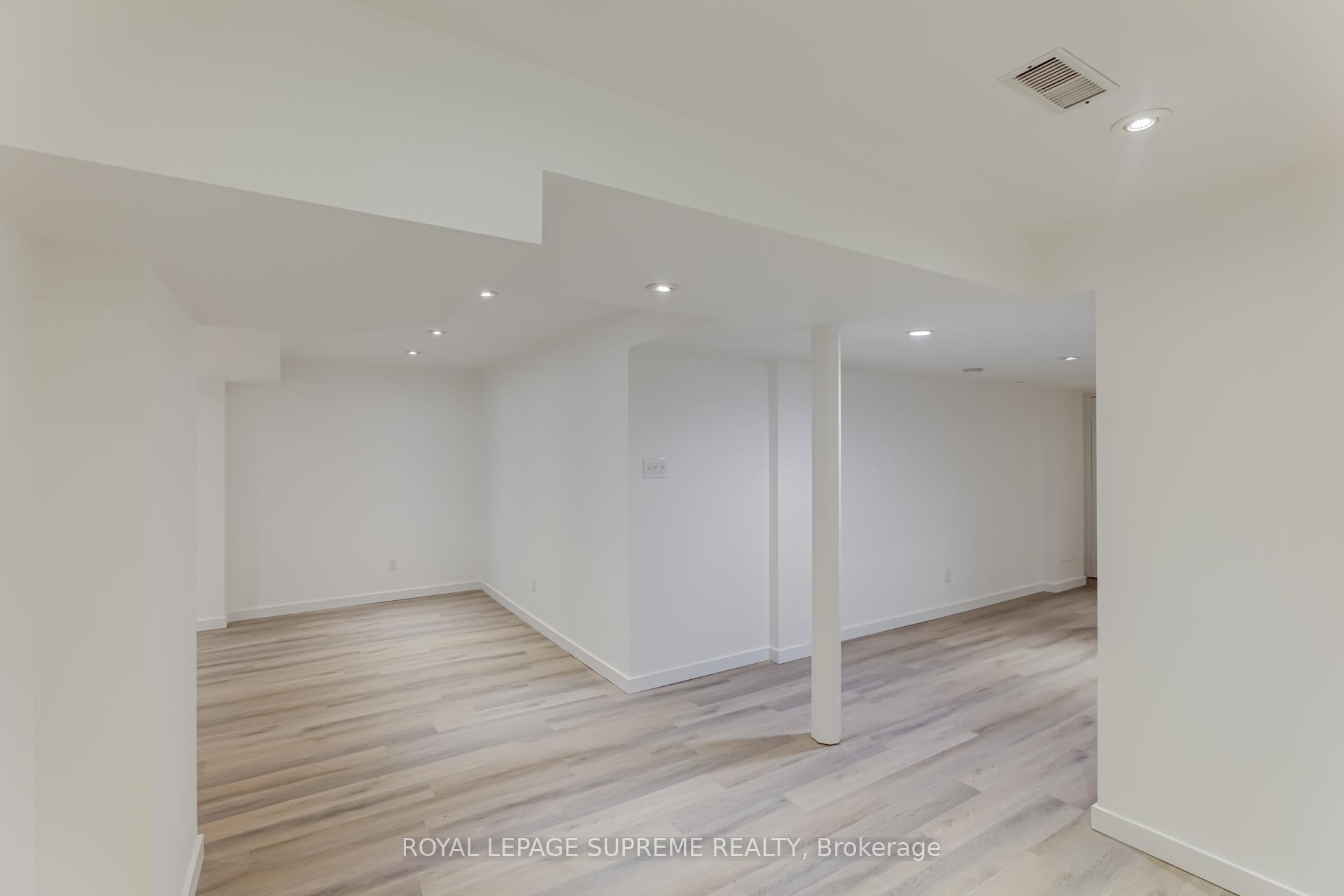 Photo 44 of 196 Matthew Drive, Vaughan, East Woodbridge — HOMEH