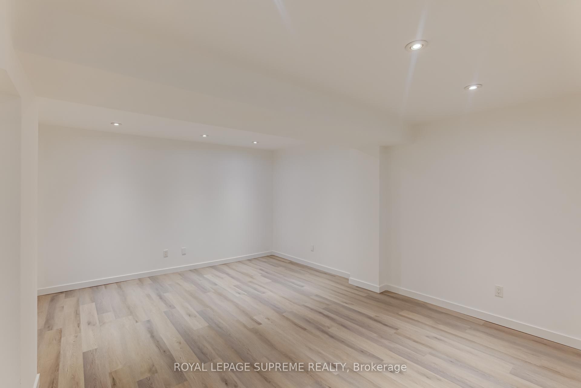 Photo 45 of 196 Matthew Drive, Vaughan, East Woodbridge — HOMEH
