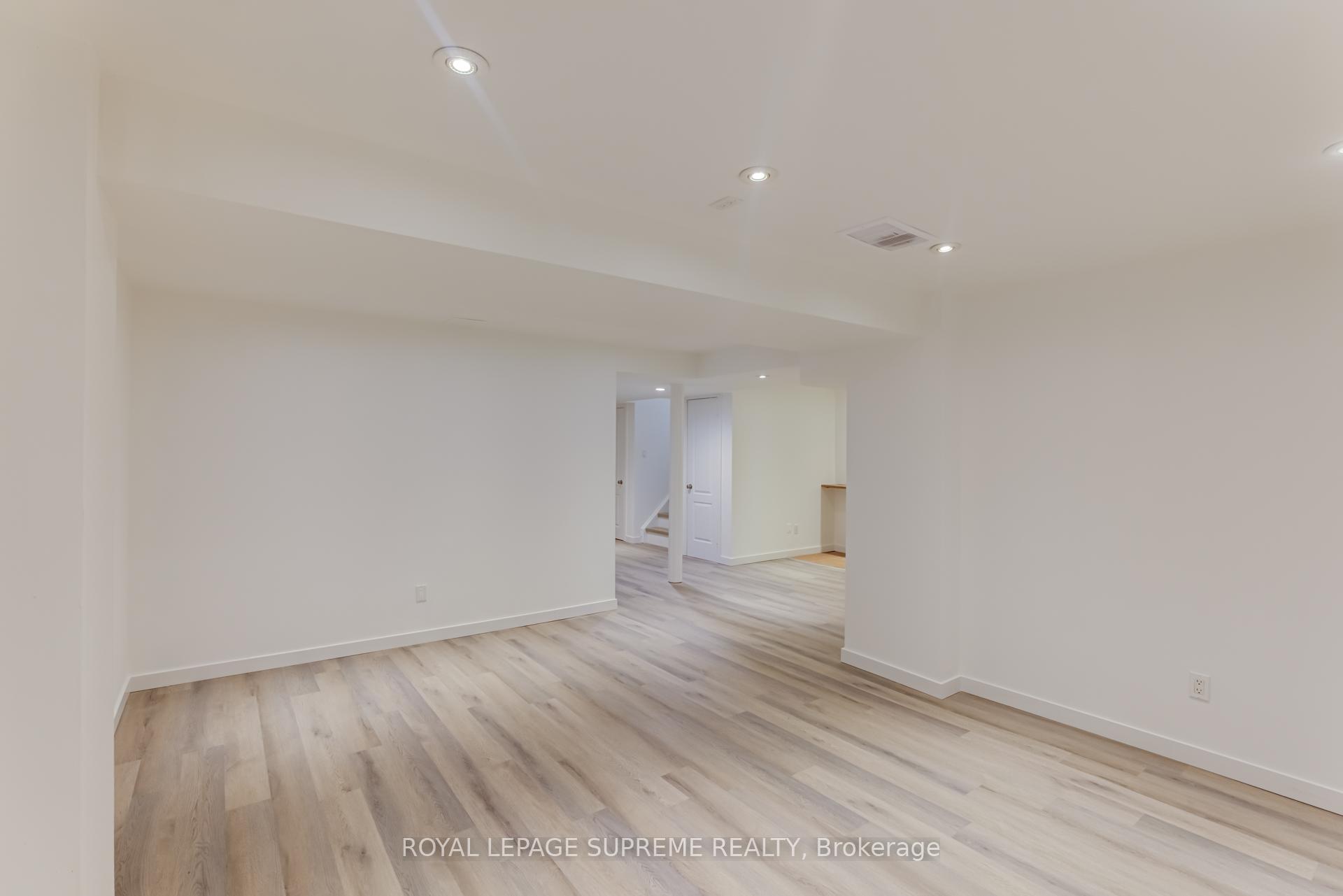 Photo 46 of 196 Matthew Drive, Vaughan, East Woodbridge — HOMEH