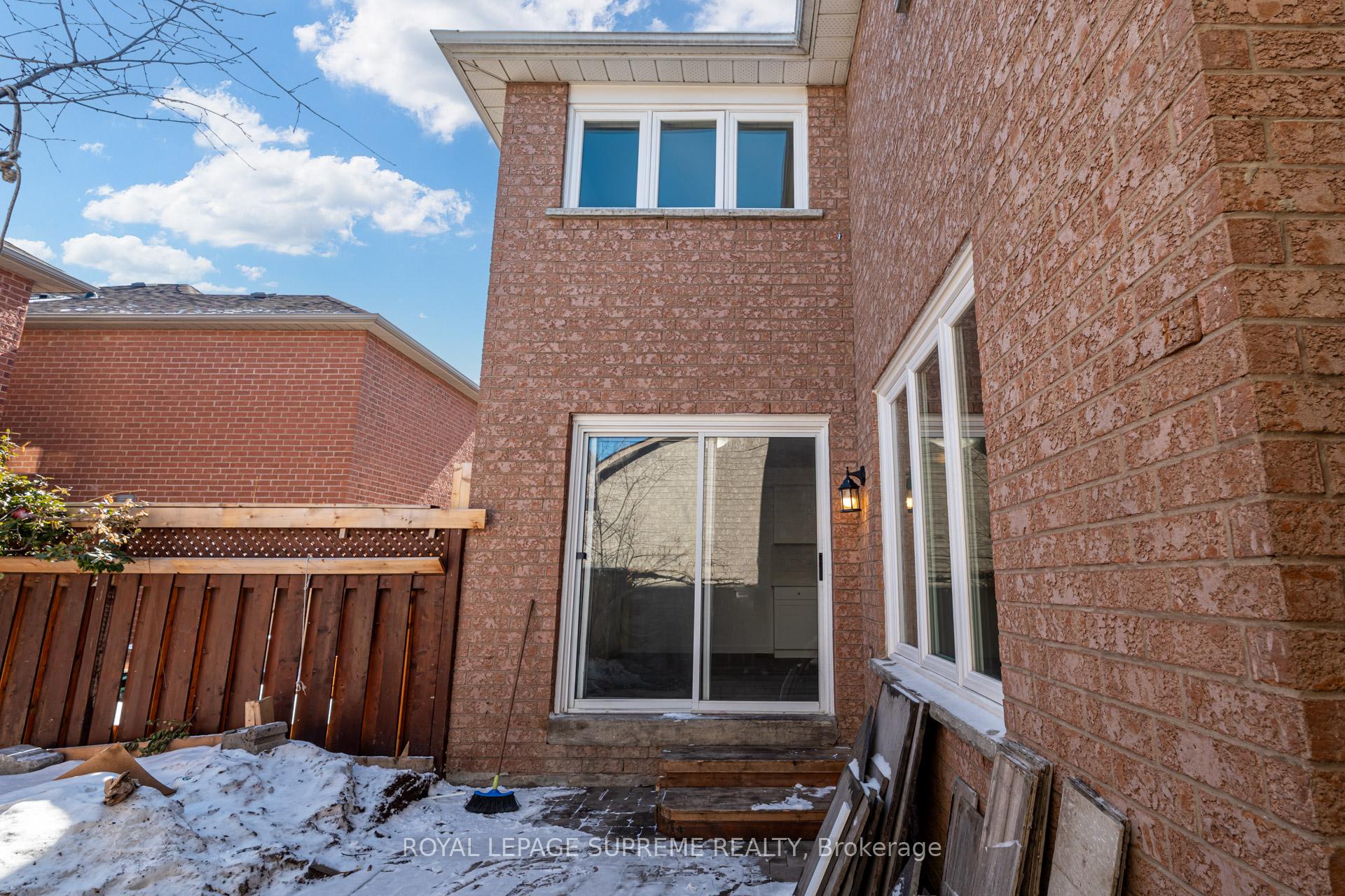 Photo 49 of 196 Matthew Drive, Vaughan, East Woodbridge — HOMEH
