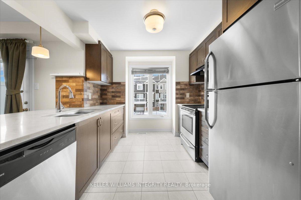 Photo 8 of 310 Pumpkinseed Crescent, Ottawa, Barrhaven - Half Moon Bay — HOMEH