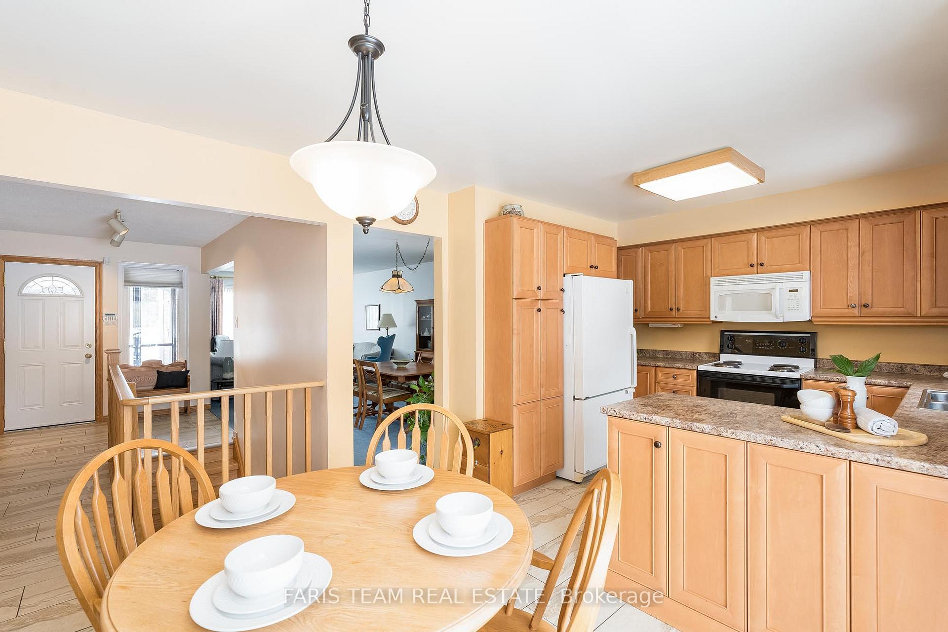 Photo 7 of 32 Trillium Crescent, Barrie, Allandale Heights — HOMEH