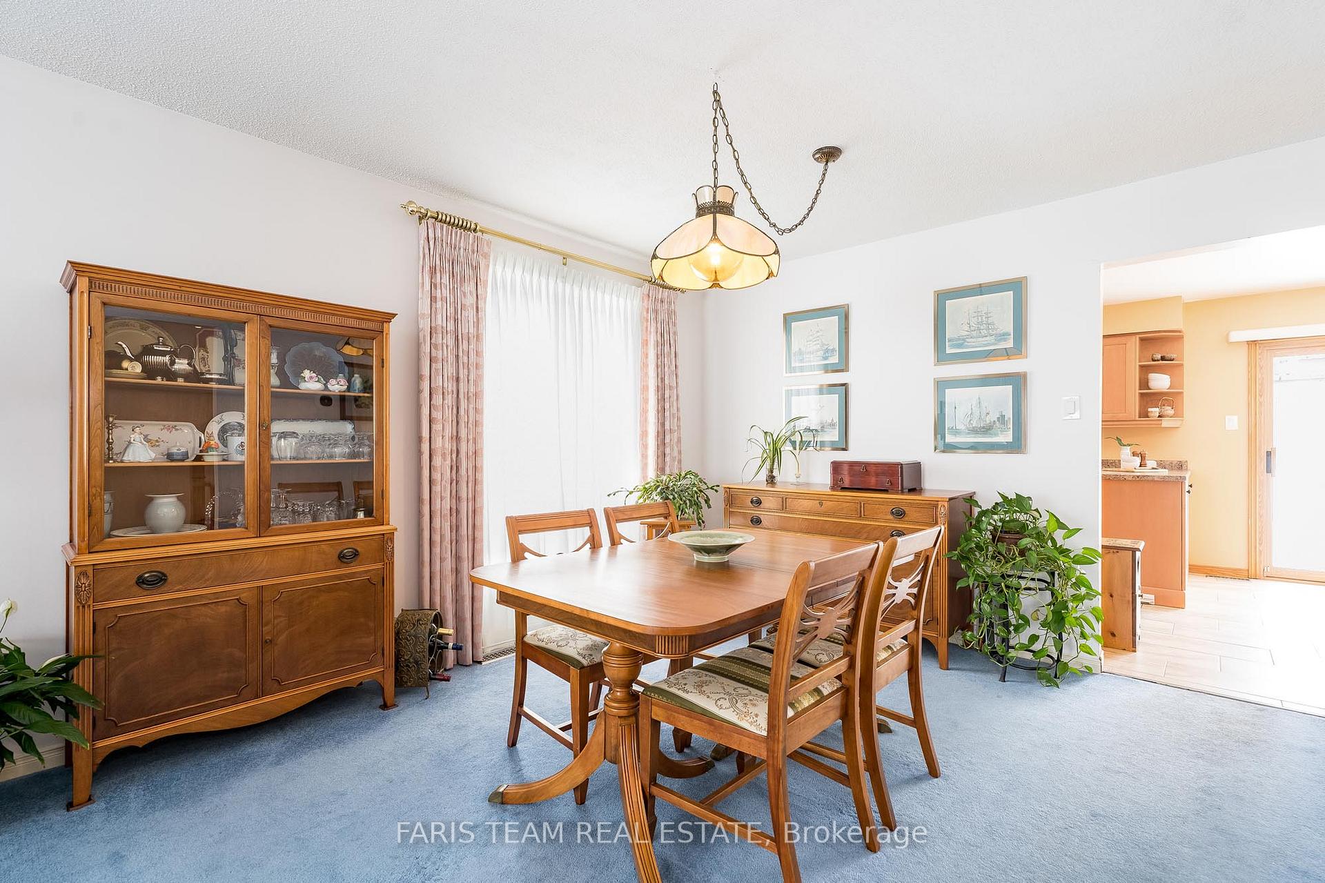Photo 8 of 32 Trillium Crescent, Barrie, Allandale Heights — HOMEH