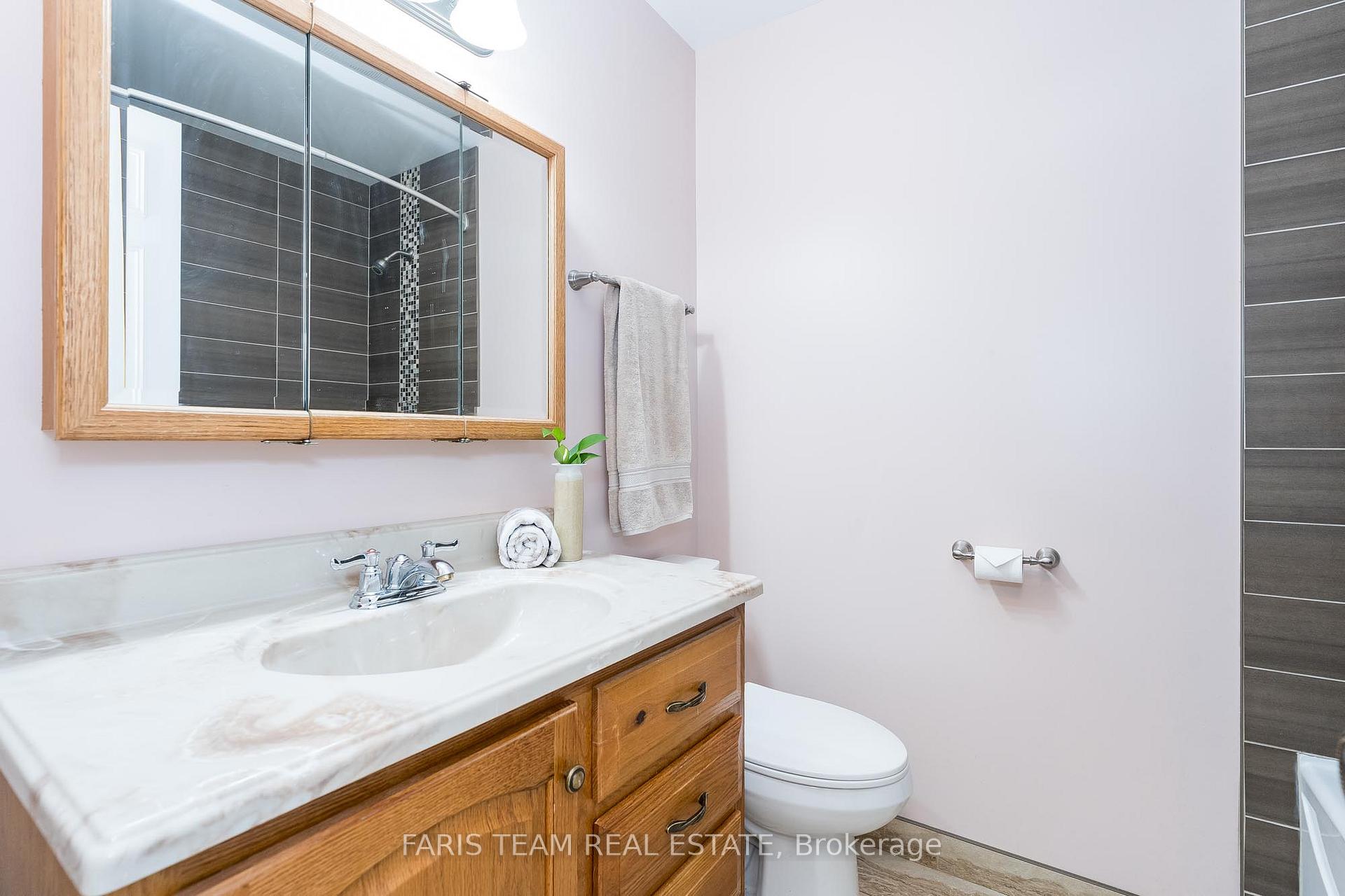 Photo 15 of 32 Trillium Crescent, Barrie, Allandale Heights — HOMEH