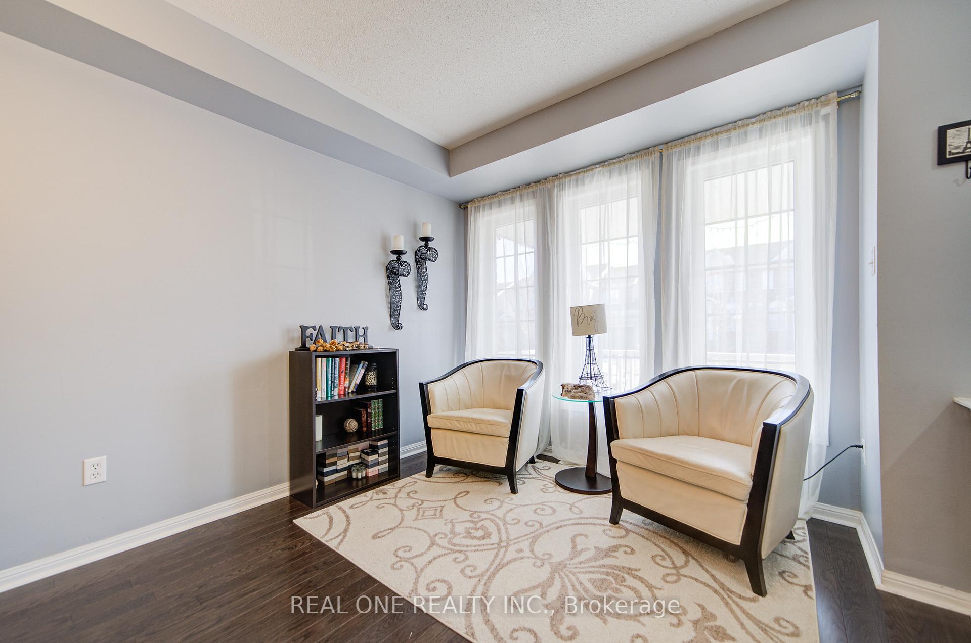 Photo 5 of 52 Succession Crescent, Barrie, Innis-Shore — HOMEH