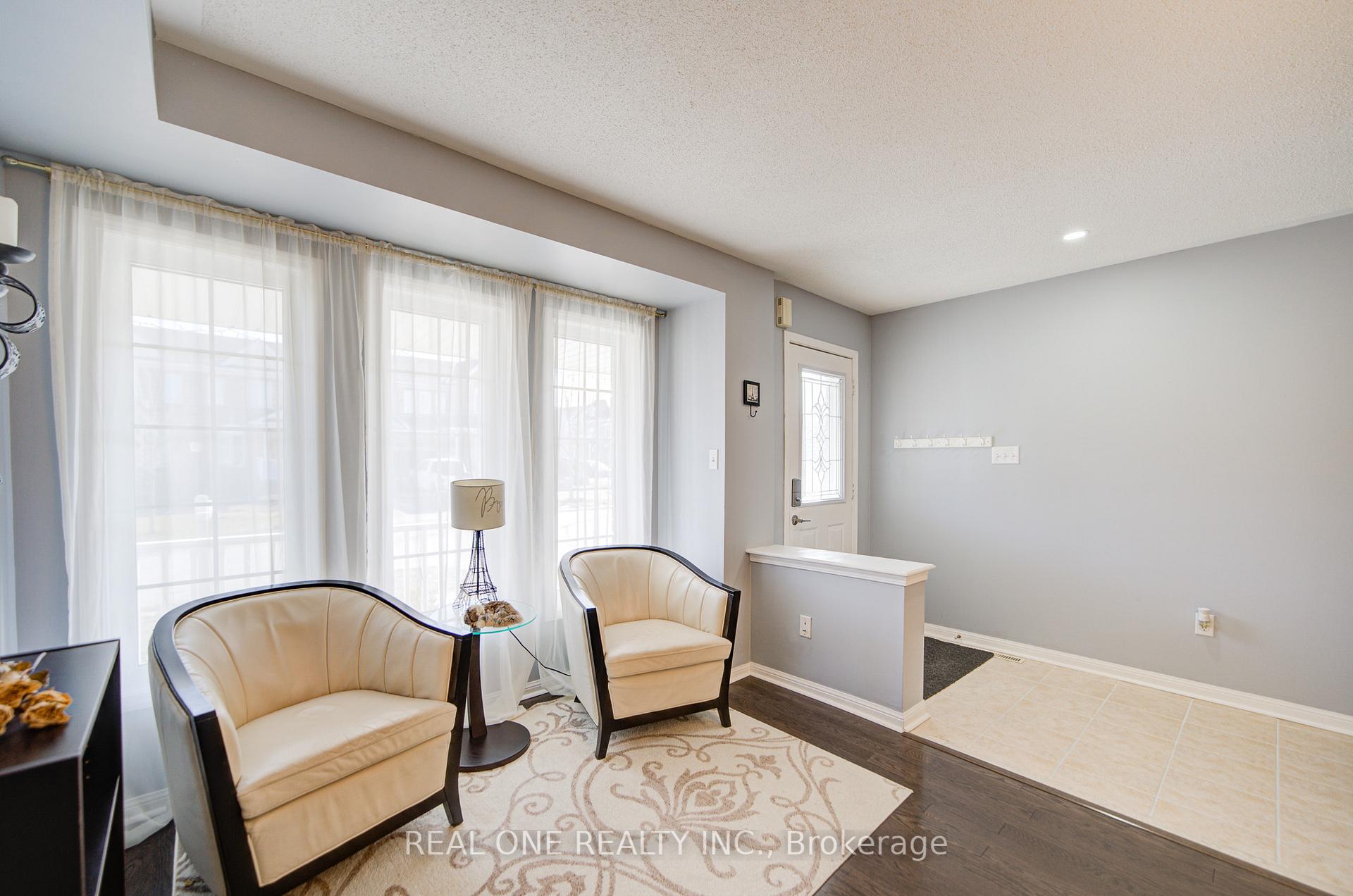Photo 6 of 52 Succession Crescent, Barrie, Innis-Shore — HOMEH