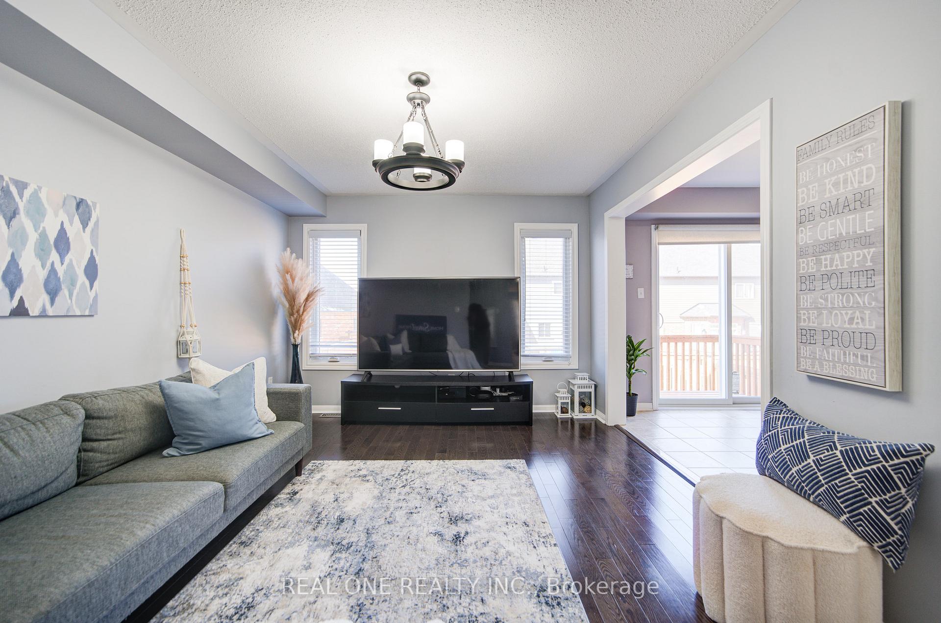Photo 14 of 52 Succession Crescent, Barrie, Innis-Shore — HOMEH