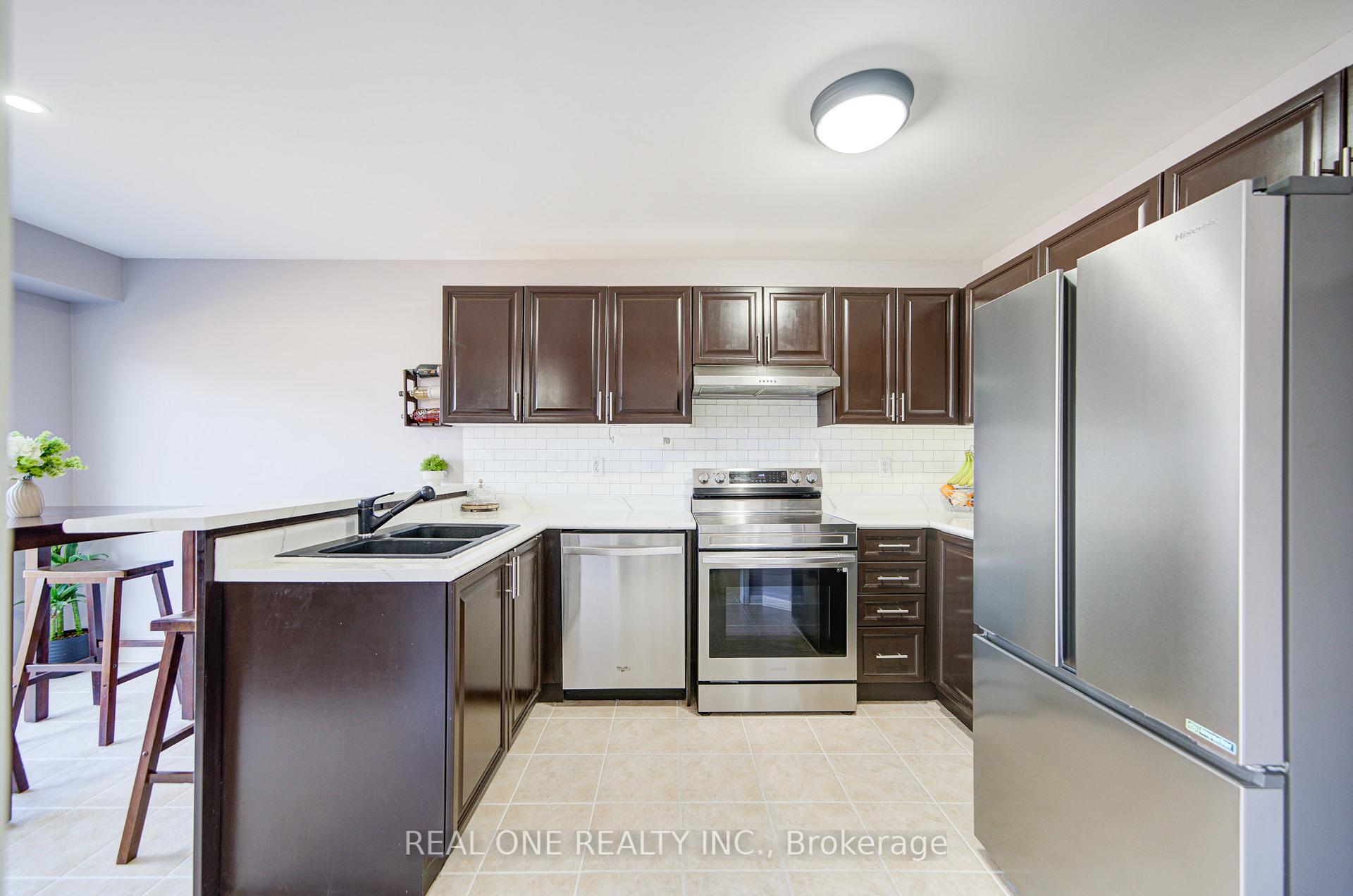 Photo 17 of 52 Succession Crescent, Barrie, Innis-Shore — HOMEH