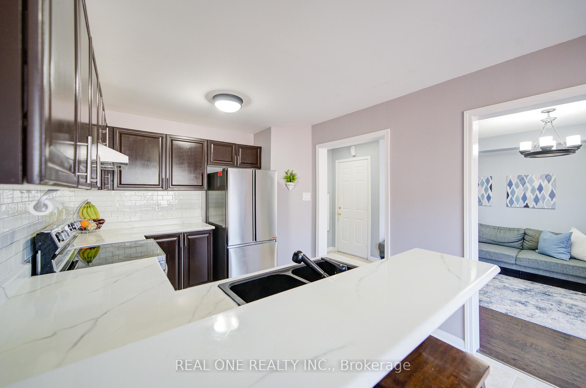 Photo 19 of 52 Succession Crescent, Barrie, Innis-Shore — HOMEH