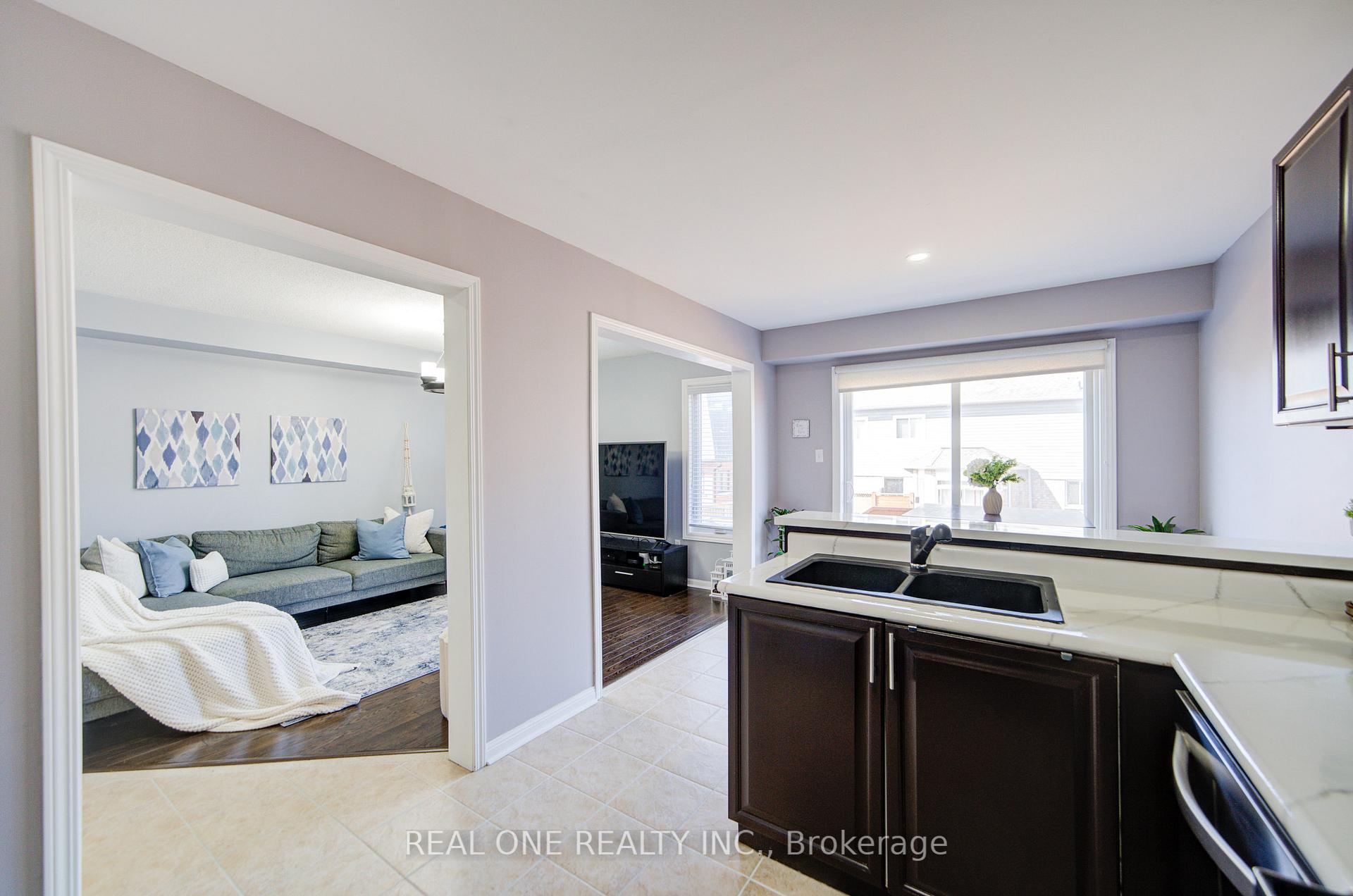 Photo 20 of 52 Succession Crescent, Barrie, Innis-Shore — HOMEH