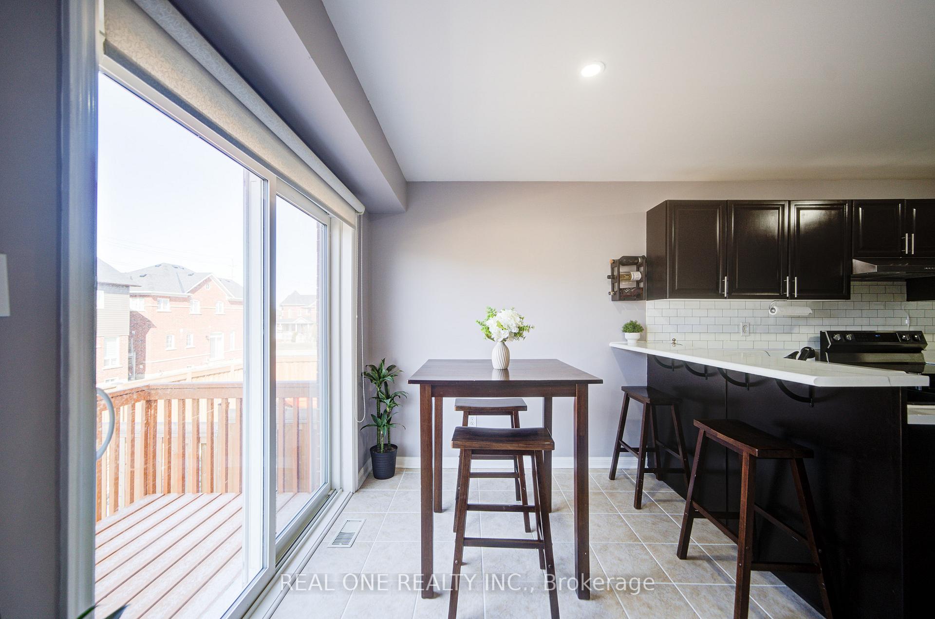 Photo 22 of 52 Succession Crescent, Barrie, Innis-Shore — HOMEH