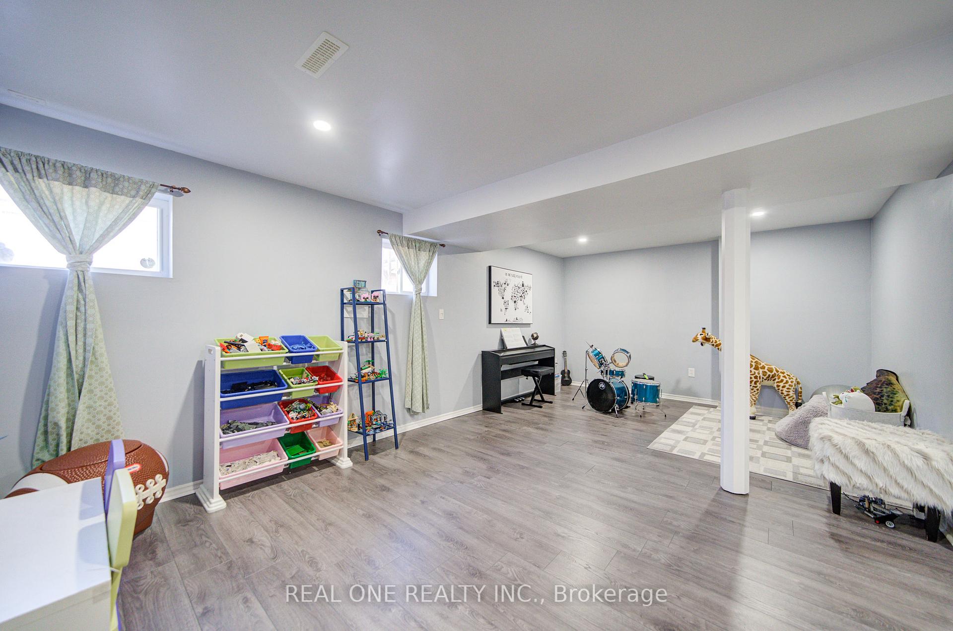 Photo 41 of 52 Succession Crescent, Barrie, Innis-Shore — HOMEH