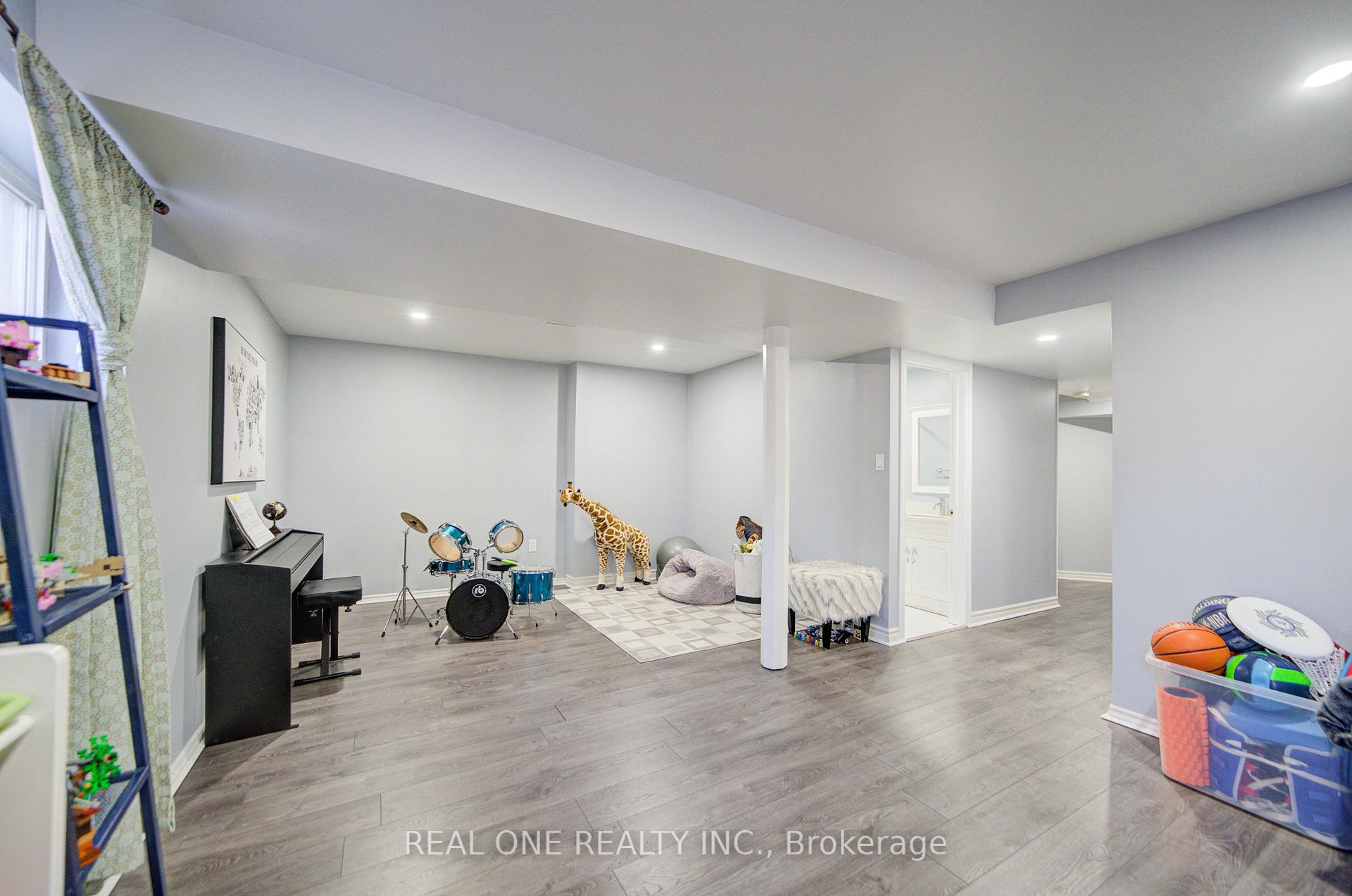 Photo 42 of 52 Succession Crescent, Barrie, Innis-Shore — HOMEH