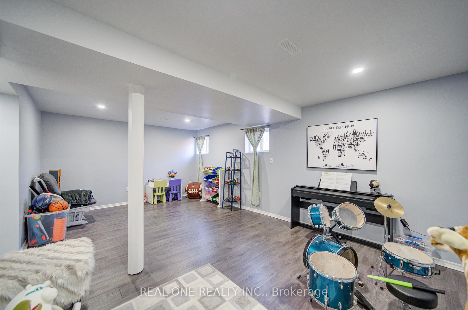 Photo 43 of 52 Succession Crescent, Barrie, Innis-Shore — HOMEH