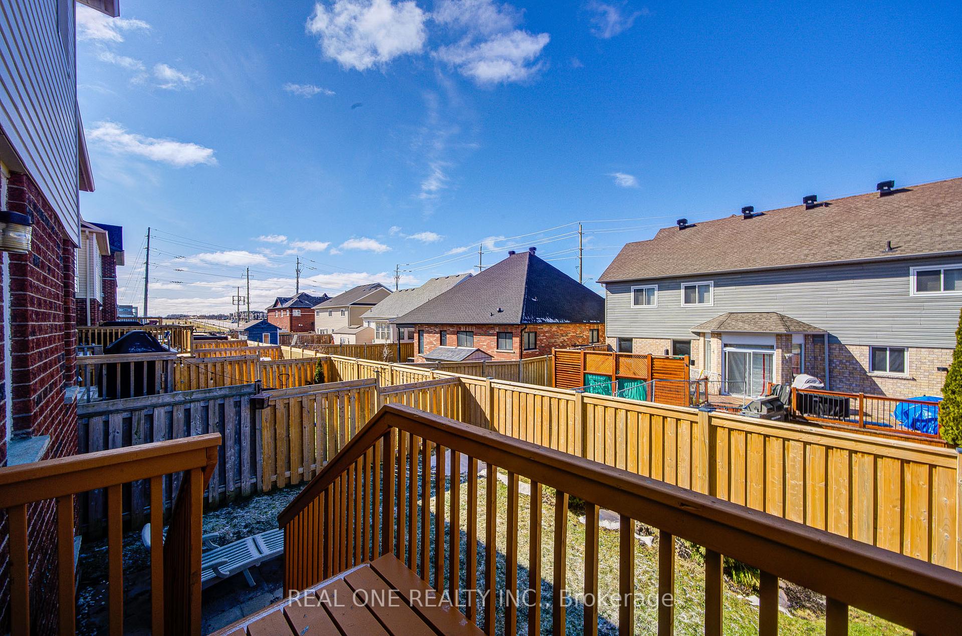Photo 45 of 52 Succession Crescent, Barrie, Innis-Shore — HOMEH