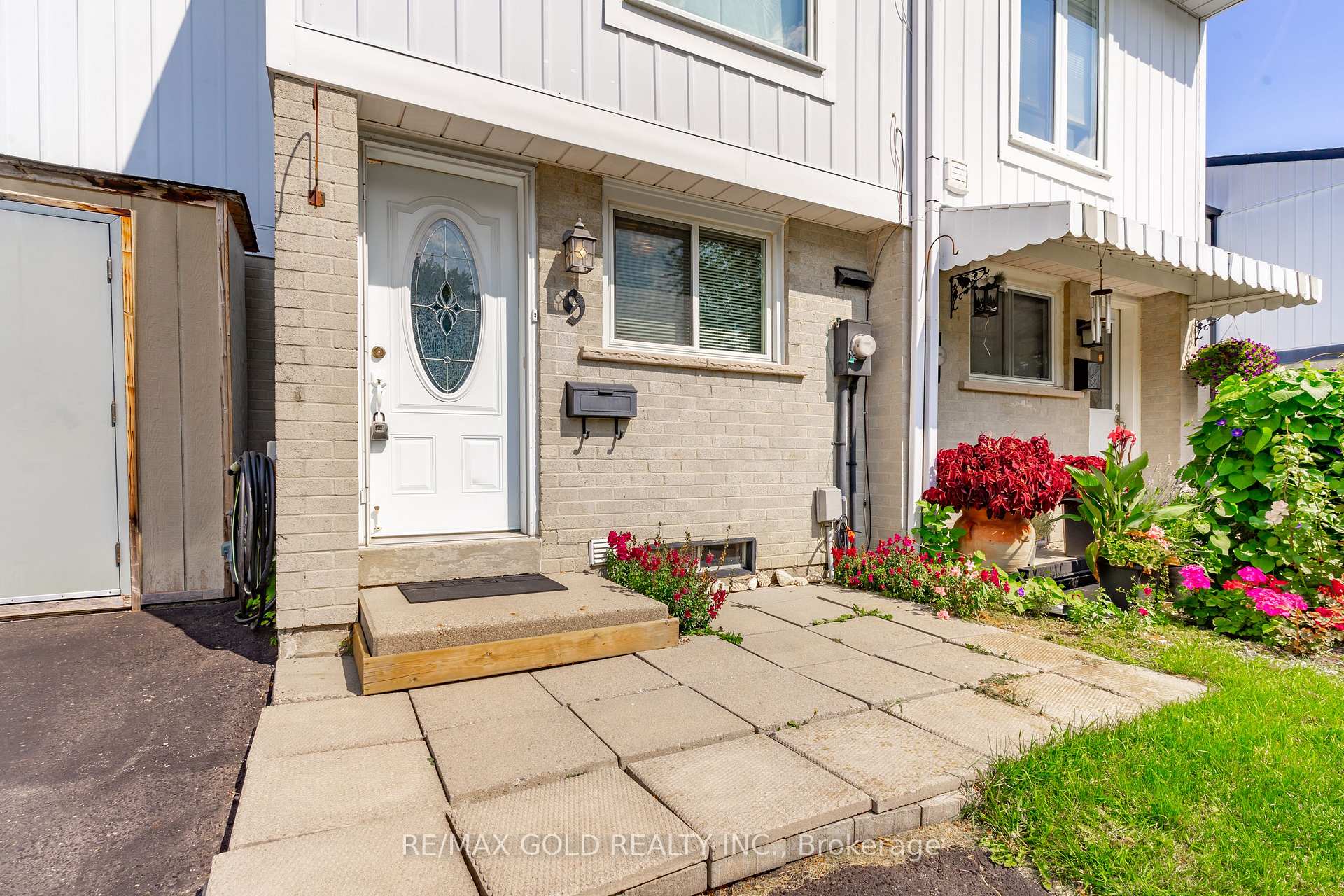 Photo 3 of 9 Gladstone Square, Brampton, Northgate — HOMEH