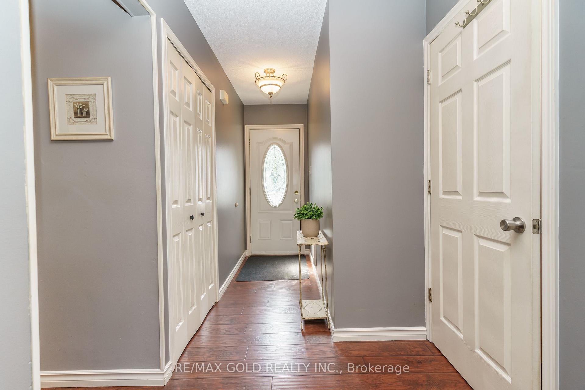 Photo 4 of 9 Gladstone Square, Brampton, Northgate — HOMEH