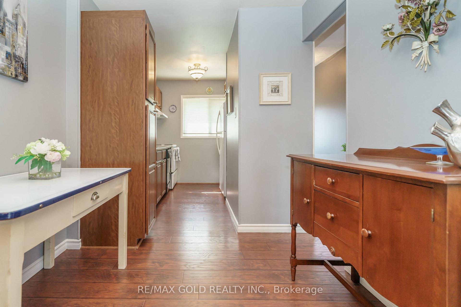 Photo 10 of 9 Gladstone Square, Brampton, Northgate — HOMEH