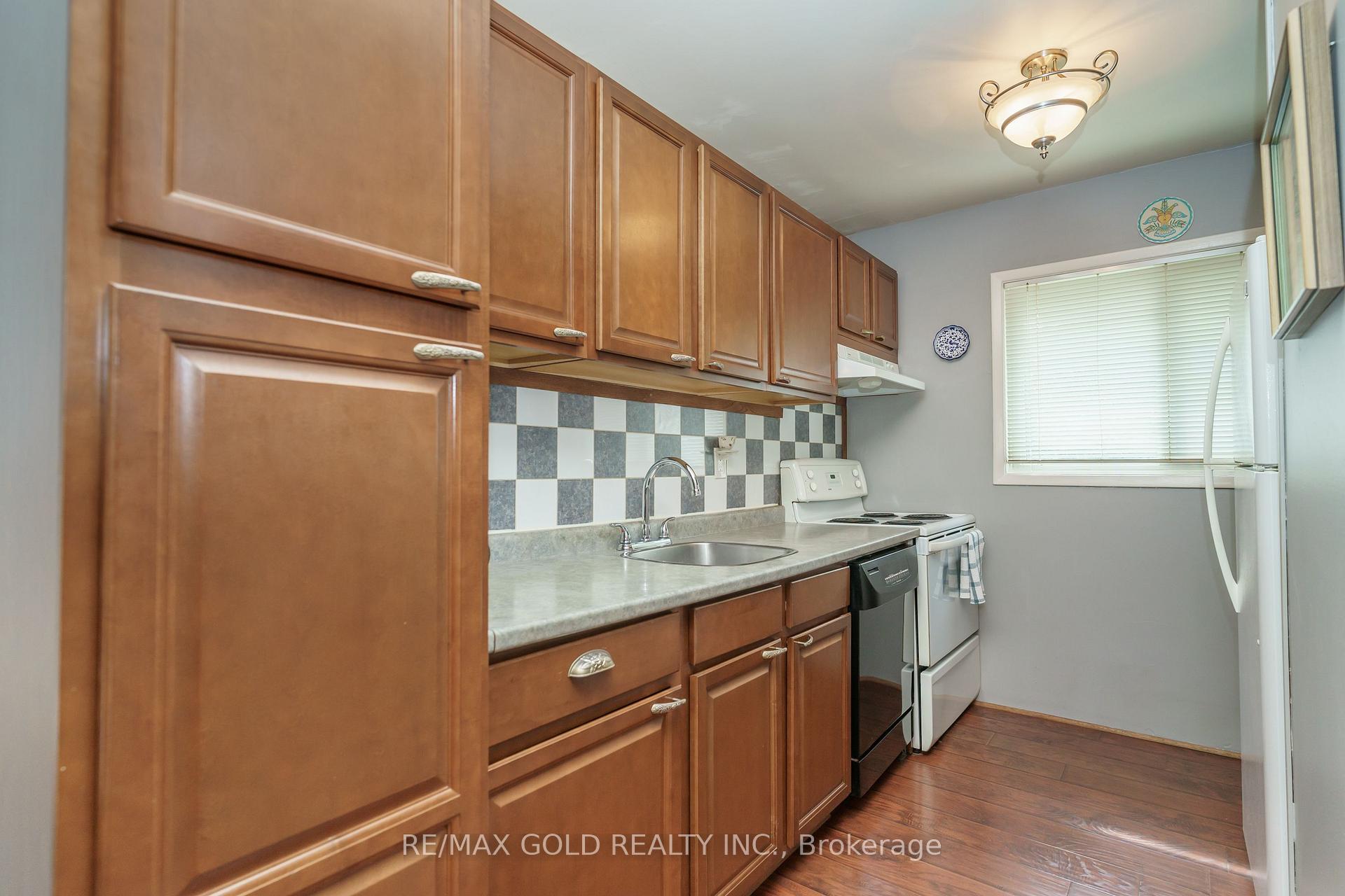 Photo 11 of 9 Gladstone Square, Brampton, Northgate — HOMEH