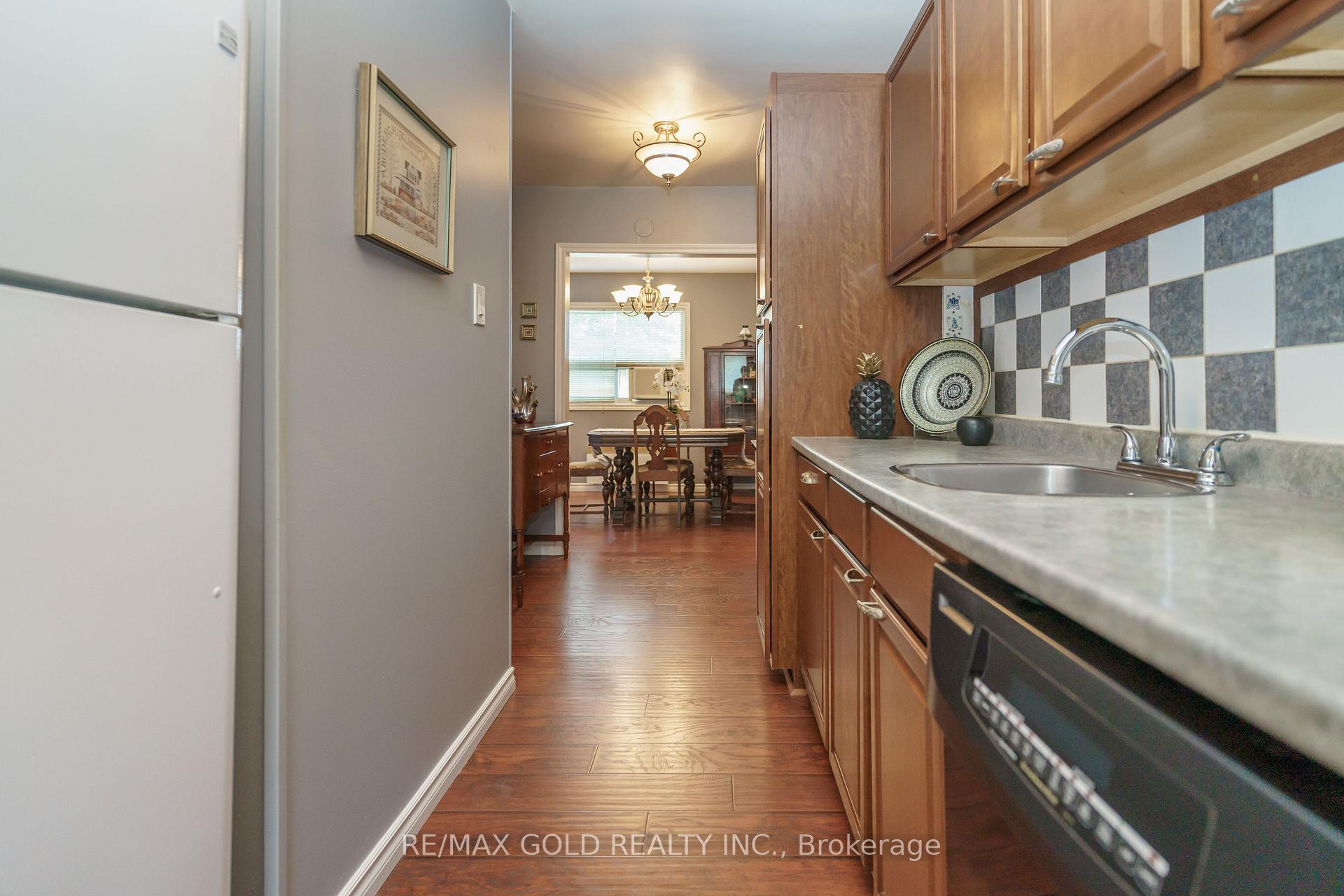 Photo 12 of 9 Gladstone Square, Brampton, Northgate — HOMEH