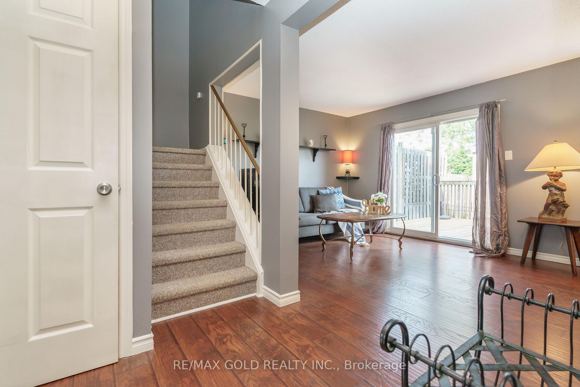 Photo 14 of 9 Gladstone Square, Brampton, Northgate — HOMEH