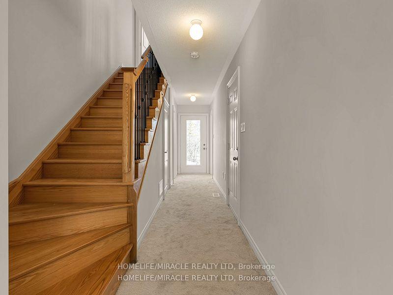 Photo 3 of 18 Queenpost Drive, Brampton, Credit Valley — HOMEH