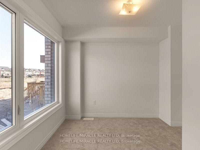 Photo 4 of 18 Queenpost Drive, Brampton, Credit Valley — HOMEH