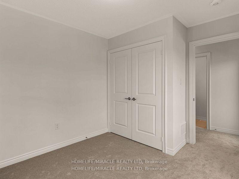 Photo 5 of 18 Queenpost Drive, Brampton, Credit Valley — HOMEH