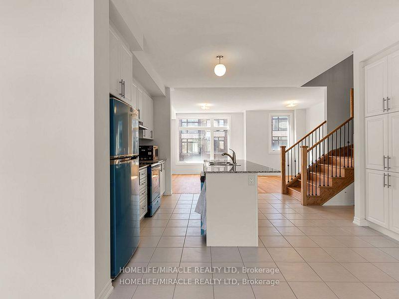 Photo 8 of 18 Queenpost Drive, Brampton, Credit Valley — HOMEH