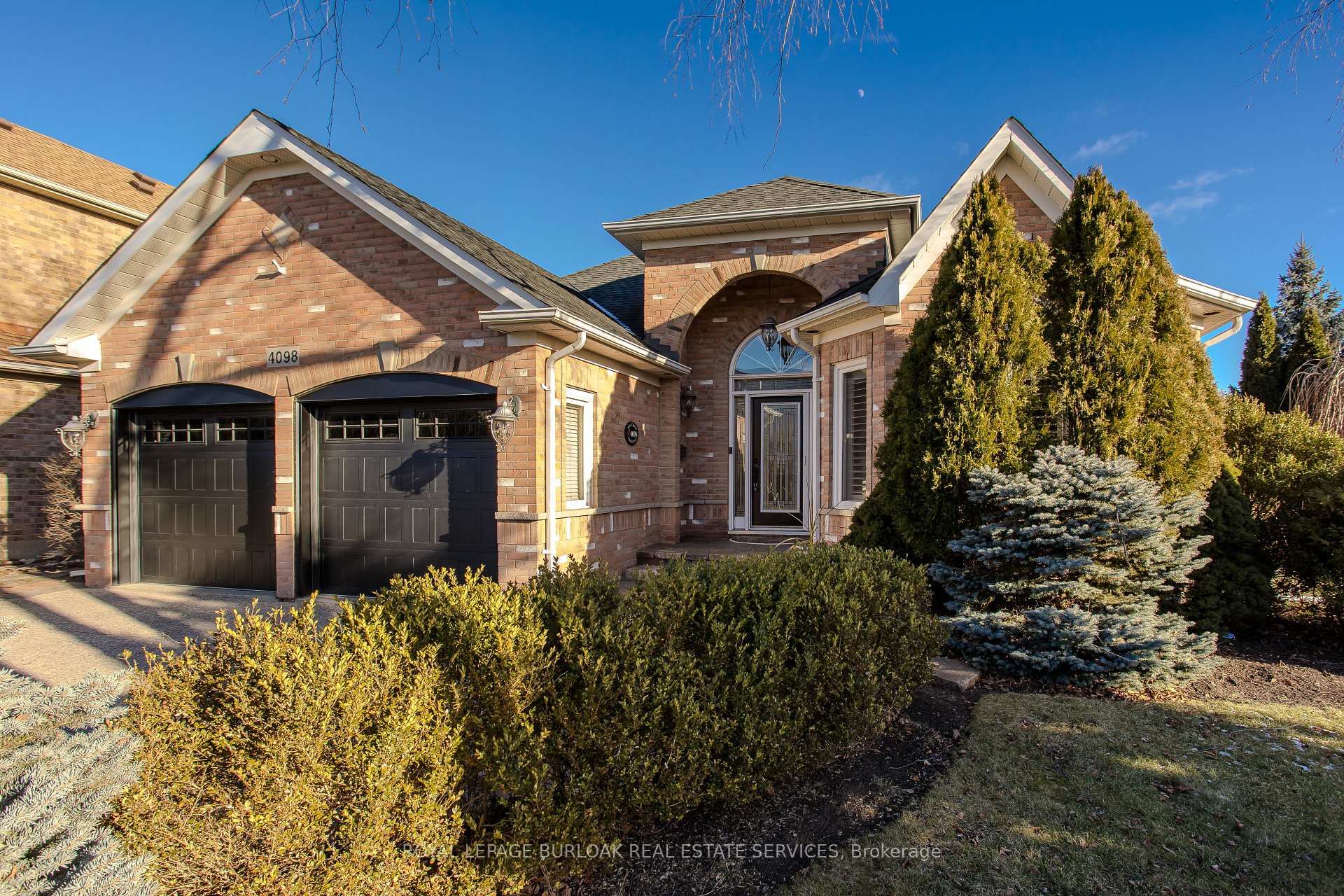 Photo 2 of 4098 Montrose Crescent, Burlington, Rose — HOMEH